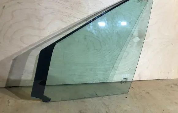 Renault Scenic II - Grand scenic II Front door vent window glass four-door 
