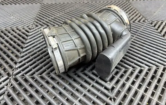 Volvo XC90 Air intake hose/pipe 31370310