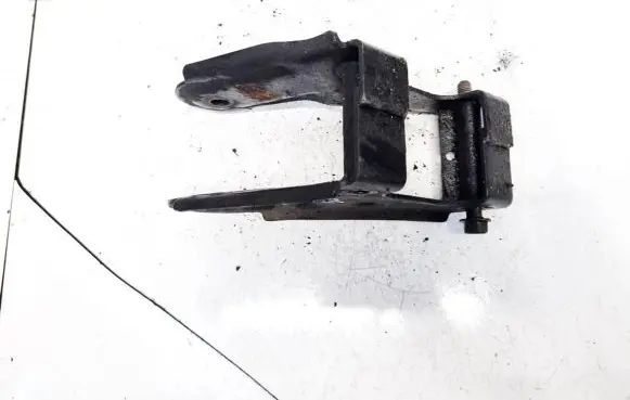 Engine mounting bracket