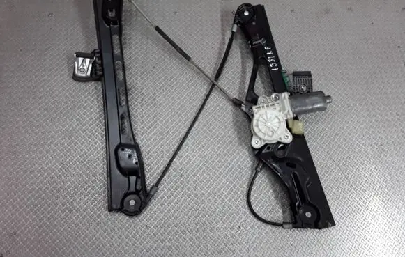 Mercedes-Benz E W211 Front door window regulator with motor A2117200146