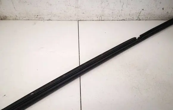 Toyota Avensis T250 Rear door glass trim molding 