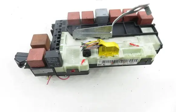 Renault Clio II Central body control module P8200031555