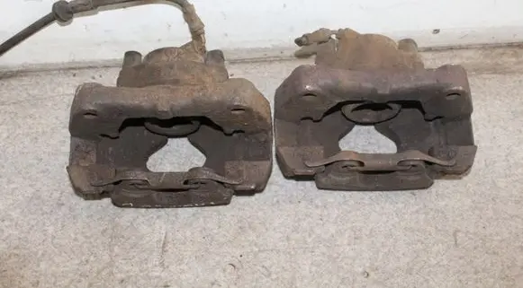 Volkswagen Touareg I Front brake caliper 7L6105D 7L6106D