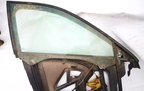 Audi A3 S3 8L Front door window/glass frame 