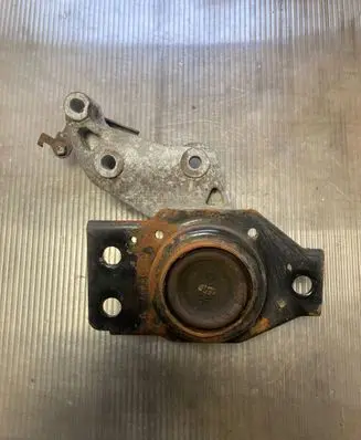 Nissan Qashqai Engine mount bracket F6036100 DD130907
