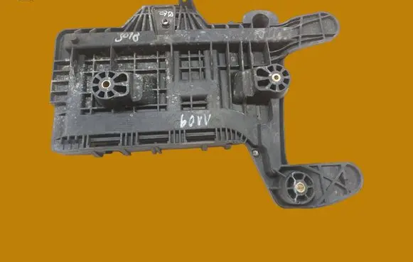 Volkswagen Jetta VI Battery box tray 1KM915333