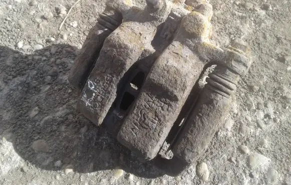 Honda FR-V Rear brake caliper