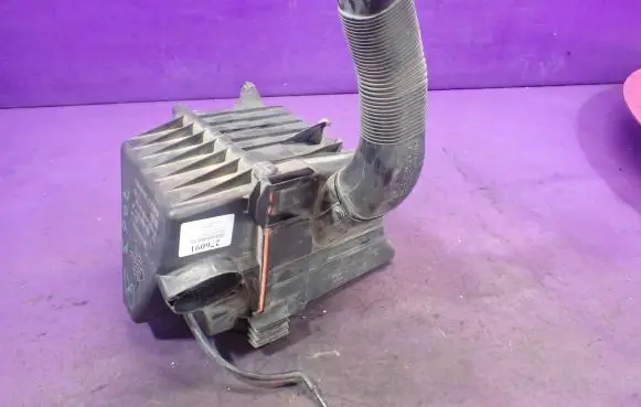 Volkswagen Polo Air filter box 6Q0129601AR