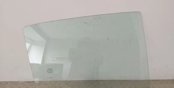 Toyota Yaris Rear door window glass