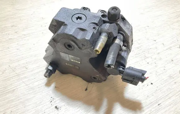 BMW 3 E90 E91 Fuel injection high pressure pump 0445010045 778860 920312