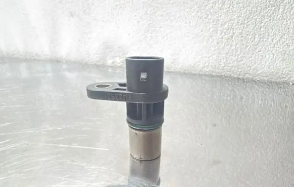 Opel Vectra C Crankshaft position sensor 12567712