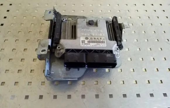 Volkswagen Touran I Engine control unit/module 03G906021ND 0281015172