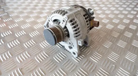 Hyundai Tucson TL Generator/alternator 373002A700