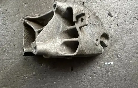 Mercedes-Benz C W205 Engine mounting bracket A6542232900