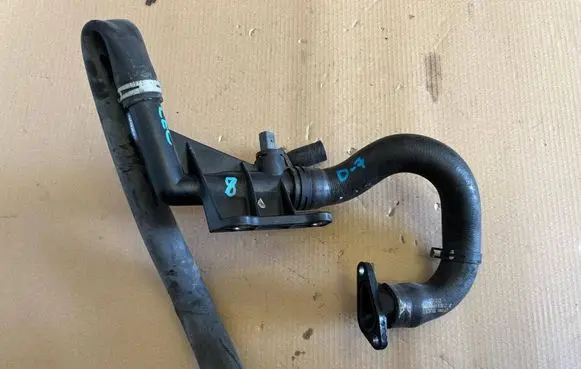 Volkswagen Crafter Engine coolant pipe/hose 076121085A 122300302 076121050A