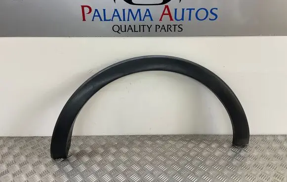 Fender trim (molding)