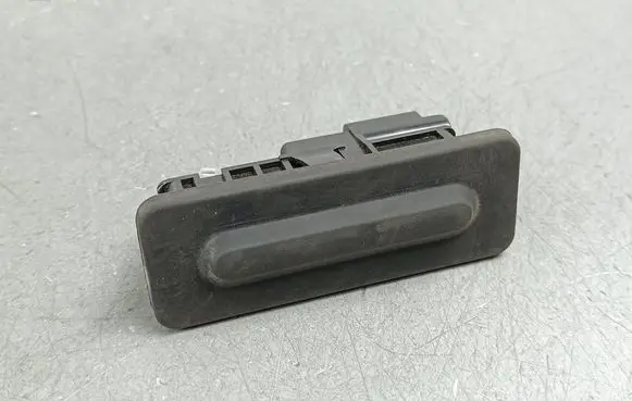 Opel Grandland X Tailgate opening switch