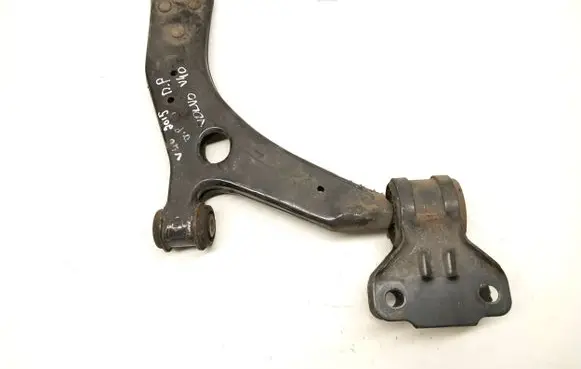 Volvo V40 Front lower control arm/wishbone AV613A262DA 1341501