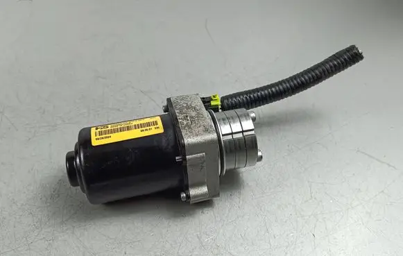 Genesis GV70 Gearbox-reducer motor 349310M010 08262024 A0330026