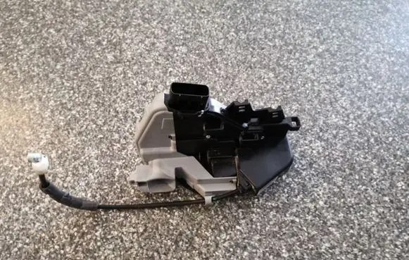 Hyundai Ioniq Front door lock 81320G2010