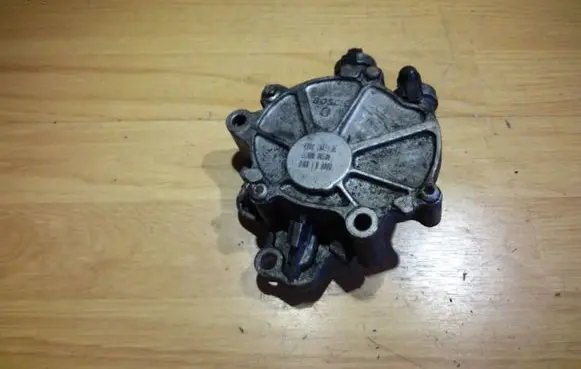 Peugeot 607 Vacuum pump 4R8Q2A451AE