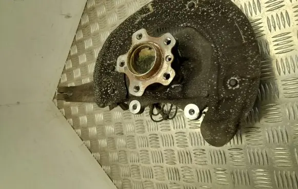 BMW 5 G30 G31 Front wheel hub 311PD