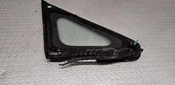 Nissan Tiida C11 Front triangle window/glass 