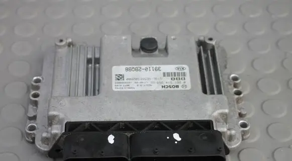 KIA Sportage Engine control unit/module 2BQB8