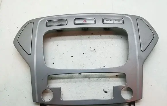 Dashboard glove box trim