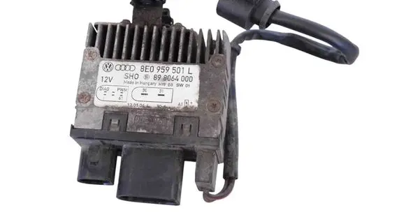 Audi A4 S4 B7 8E 8H Coolant fan relay 8E0959501L