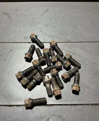 Volkswagen Transporter - Caravelle T5 Nuts/bolts 