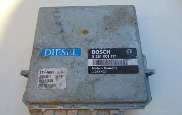 BMW 5 E39 Engine control unit/module 2243420 0281001117