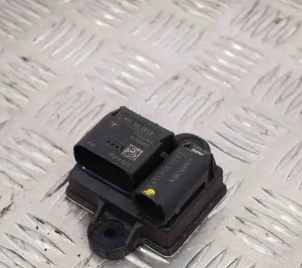 Mercedes-Benz E A207 Glow plug pre-heat relay