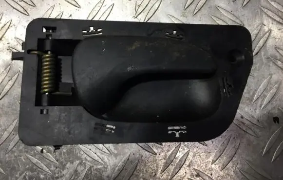 Renault Laguna I Front door interior handle 7700823285g 92000011