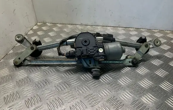 Toyota Avensis T270 Front wiper linkage and motor 0390241642