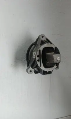 BMW 4 F32 F33 Engine mount bracket 6850220