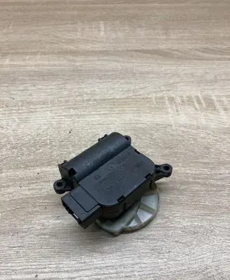 Audi A4 S4 B7 8E 8H Air flap motor/actuator 8E1820511C 0132801302