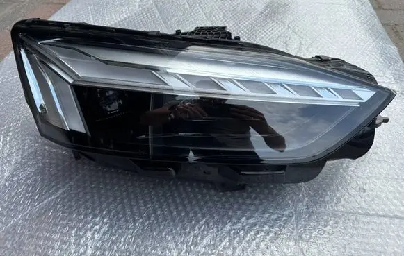 Audi A5 Headlight/headlamp 8W6941040