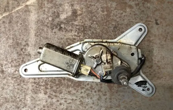 Suzuki Grand Vitara I Rear window wiper motor 34332581