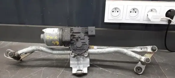 Volkswagen Polo VI Front wiper linkage 