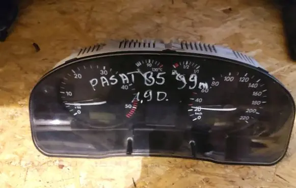 Volkswagen PASSAT B5 Speedometer (instrument cluster) 09051940090