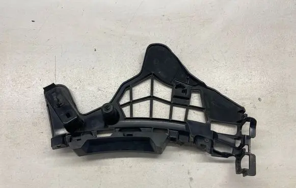 Front bumper mounting bracket