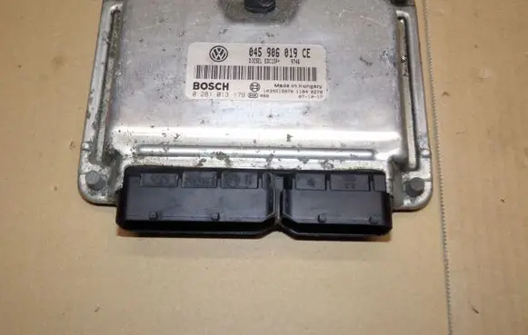 Skoda Fabia Mk2 (5J) Engine control unit/module 0281013179