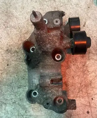 Renault Master III Generator/alternator bracket 117102273R