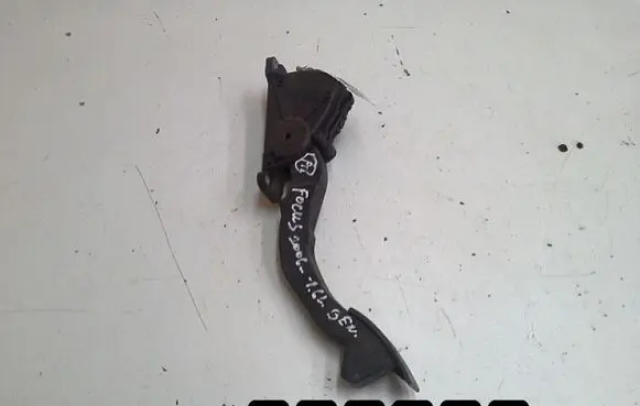 Ford Focus Accelerator throttle pedal 4m519f836-bh