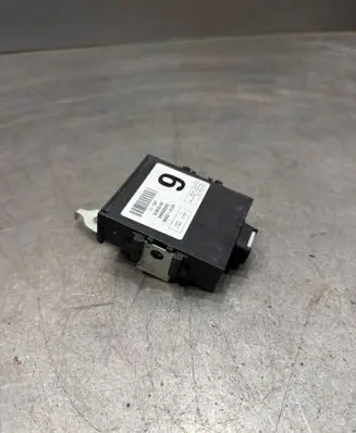Toyota Avensis T270 Door central lock control unit/module 8974105090 001559876 S000003660