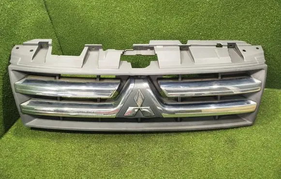 Mitsubishi Pajero Front grill 7450A150 7450A266