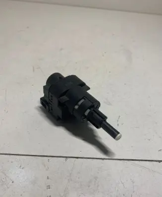 Volkswagen Touran I Brake pedal sensor switch