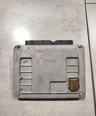Volkswagen Polo IV 9N3 Engine control unit/module 03D906033F 5WP4029802