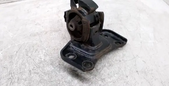 Toyota Prius (XW30) Engine mount bracket